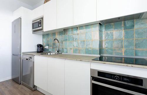 Radazul Apartment | Spacious beachfront apartment with communal pool