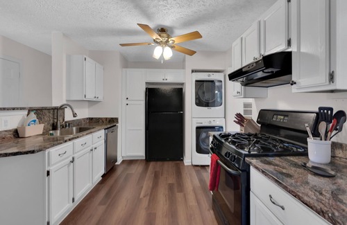 Sterling House | Spacious & beautiful Home Near Herndon/IAD Airport/Ashburn
