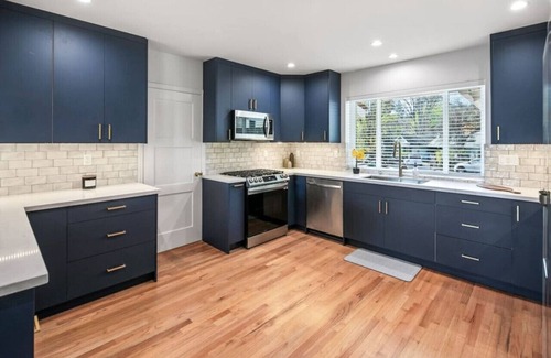 Tarzana House | Spacious, Beautiful Home W/Yard & Pool