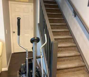 Airdrie House | Spacious Bedroom-Near Airport YYC