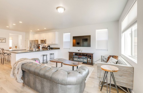 Bellemont Cabin | Spacious Bellemont Cabin w/Jacuzzi + Mtn View!