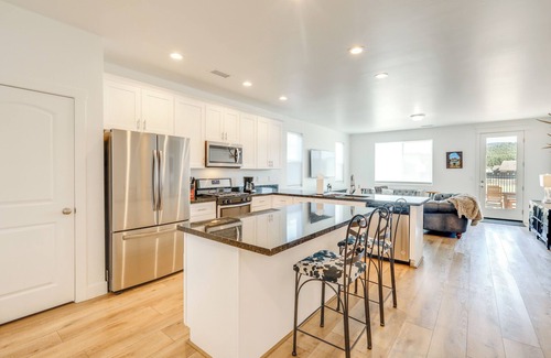 Bellemont Cabin | Spacious Bellemont Cabin w/Jacuzzi + Mtn View!