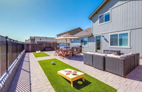 Bellemont House | Spacious Bellemont Cabin with Jacuzzi and Mtn View!