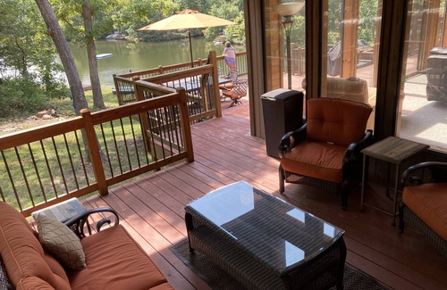 Wright City Ski Chalet | Spacious 'Black Dog Chalet' on Family Friendly Grendel Lake