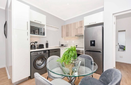 Greater Johannesburg Metropolitan Area Apartment | Spacious | Brand New | 2 Bed | Rosebank