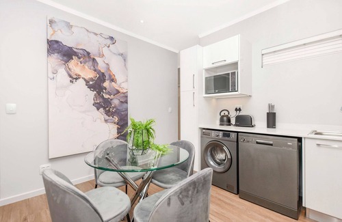 Greater Johannesburg Metropolitan Area Apartment | Spacious | Brand New | 2 Bed | Rosebank