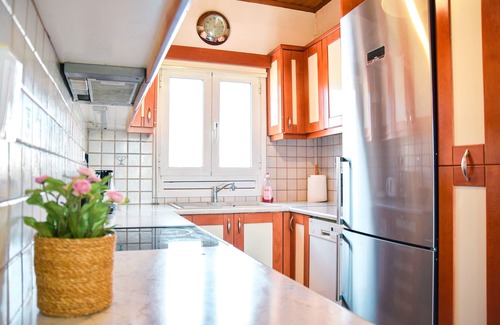 Lavreotiki Apartment | Spacious & Bright flat with balcony