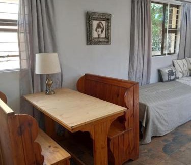 Graaff-Reinet Apartment | Spacious, bright private flat