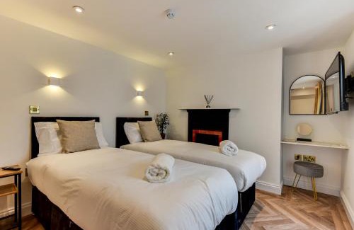 Kemptown Apartment | Spacious Brighton Home 2 Ensuites, Weekly & Monthly Stays-Marine LGF