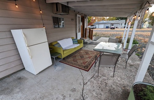 Medical Lake House | Spacious bungalow-style house with veranda, yard, and full amenities