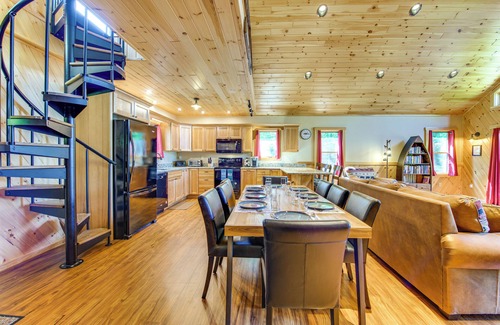 Town of Black Brook Cabin | Spacious Cabin on Silver Lake: Hike & Ski!