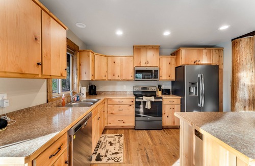 Bigfork Cabin | Spacious cabin overlooking Swan Lake with 2-story deck, fireplace & firepit
