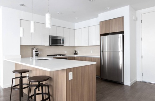 Campbell Apartment | Spacious Campbell 2BR w/Pool, Parking, walk to Groceries, by Blueground