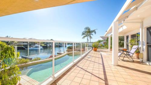 Banksia Beach House | Spacious Canal Home With Pontoon!