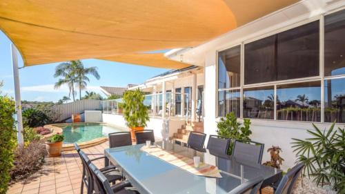 Banksia Beach House | Spacious Canal Home With Pontoon!