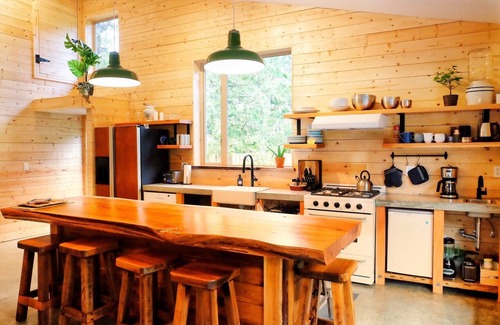 Tofino House | Spacious cedar home is close to beach - built with families and surfers in mind.