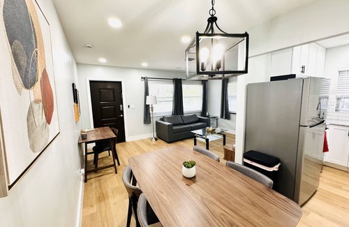 Lake Ridge Apartment | Spacious & Central 1BR APT W/Shared Pool & Garden