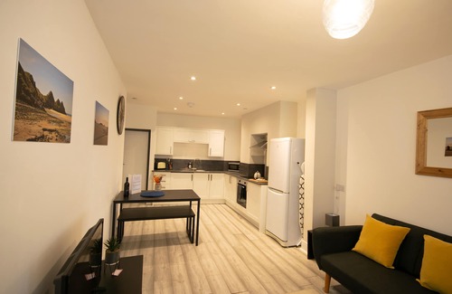 Castle Apartment | Spacious central apartment, 100m from beach!
