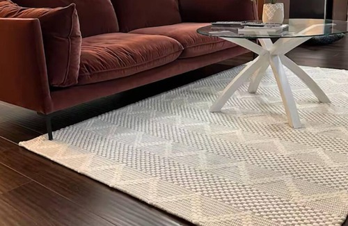 Jubilee Apartment | Spacious & Central One Bedroom Apt in Fernwood - 10 min walk to Royal Jubilee!