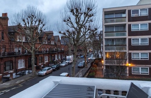West Kensington Apartment | Spacious Centrally Located One Bed