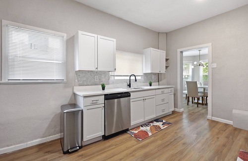 University City House | Spacious & Charming Home, 7 mintes from Forest Park in St. Louis