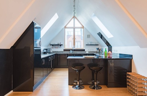 Canterbury Apartment | Spacious city centre apartment by Bloom Stays with parking, central location