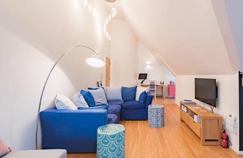Canterbury Apartment | Spacious city centre apartment by Bloom Stays with parking, central location