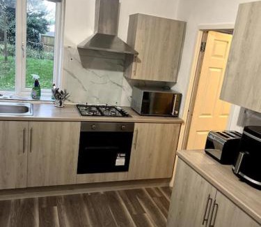 Worcester House | Spacious City Centre Home Near Hospital & M5