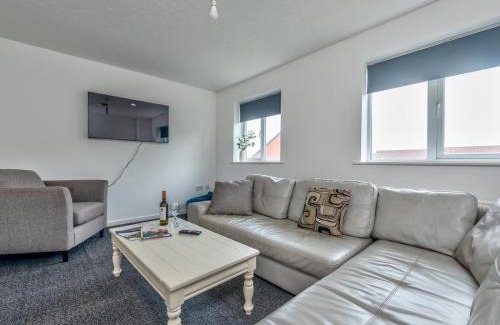 Donnington House | Spacious City House in Telford Pass the Keys