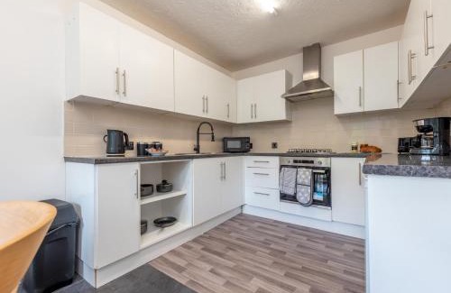 Donnington House | Spacious City House in Telford Pass the Keys