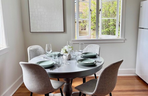 Kitsilano House | Spacious Classic 2BR - Kits Beach Sunsets & Seawall