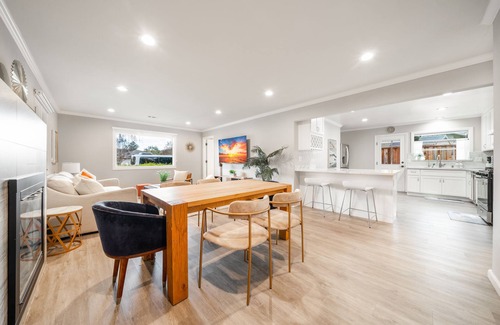Los Gatos House | Spacious & Classy 4BR Los Gatos Villa: Jetted Tub & Foozball