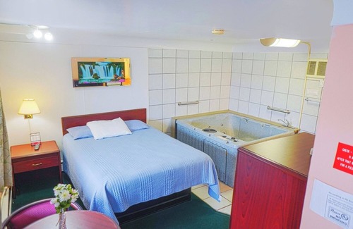 Bay City Hotel | Spacious Comfort Near Downtown Bay City – Ideal for Sightseeing & Relaxation