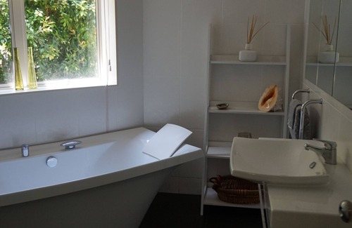 Coatesville Apartment | Spacious comfort quiet private garden setting