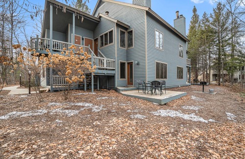 Thompsonville Condo | Spacious condo in the heart of Crystal Mountain with fireplace, walking distance