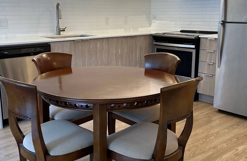 Squamish Apartment | Spacious condo located near WHISTLER, a 35-minute drive in central Squamish.