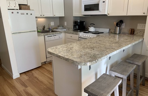 Ogunquit Condo | Spacious Condo w/Ocean Views and Pool! 3 min walk from Marginal Way and Beach!