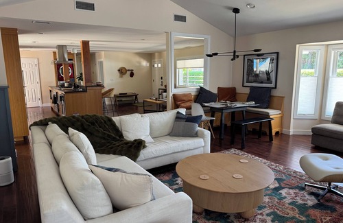 Solvang House | Spacious contemporary house in the heart of Los Olivos