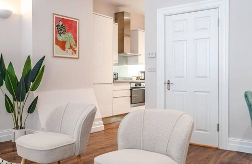 Soho Apartment | Spacious & Contemporary Apartment in Soho