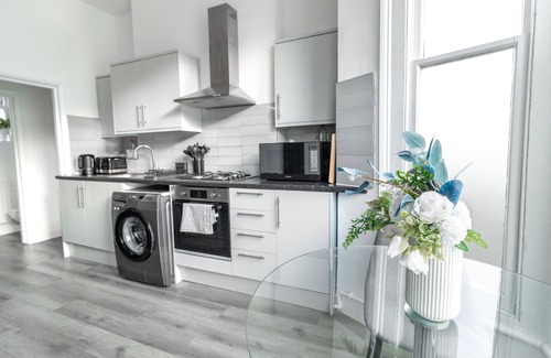 Shepherd's Bush Apartment | Spacious & Cosy Apartment in Shepherd’s Bush | Sleeps 7
