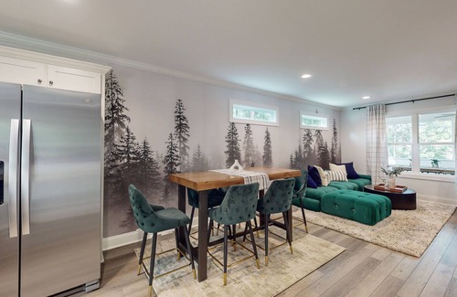 Helen House | Spacious cottage with private hot tub, wifi + mountain views