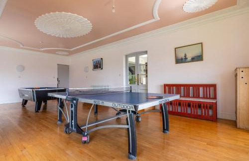 Charlton Marshall House | Spacious Countryside Retreat
