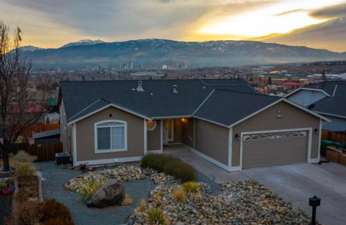 Northeast Reno House | Spacious Cozy and Furnished Bedroom Private Bathroom, Close to Everything