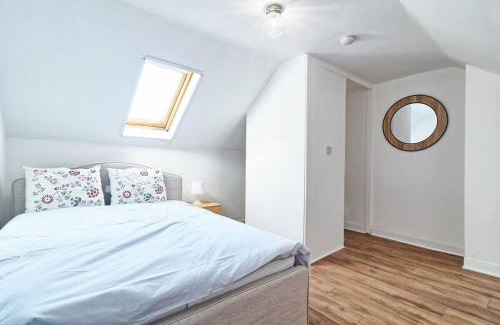 Chelmsford House | Spacious & Cozy Home - Ideal for Families & Groups