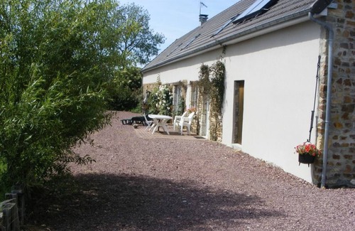 Le Plessis-Lastelle Cottage | Spacious detached house with fireplace, bikes, and outdoor games - Pets allowed