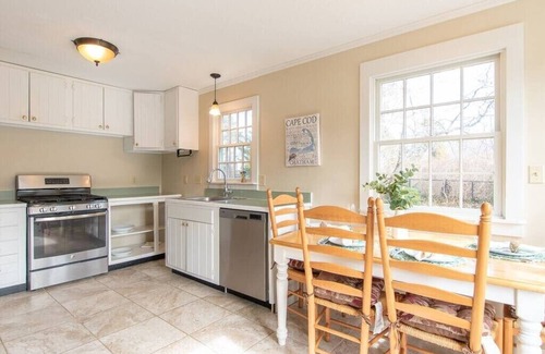 North Chatham House | Spacious Deck, Large Yard & Dogs Welcome!