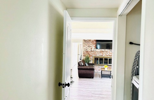 Westminster House | Spacious Disney , Beach Home for 14 people in charming Midway City