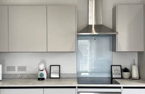 Hemel Hempstead Apartment | Spacious Double Bedroom - Balcony View