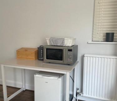 London Borough of Bromley House | Spacious Double Studio-style room