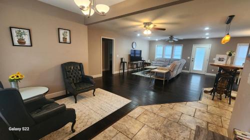 Clarksville House | Spacious Downtown 4 Bedroom